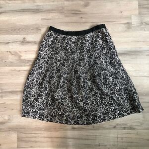 Banana Republic Black and White Skirt Size 4